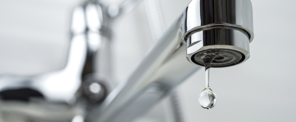 Eau de robinet colorée ? Découvrez les raisons et les solutions avec Hp2O.