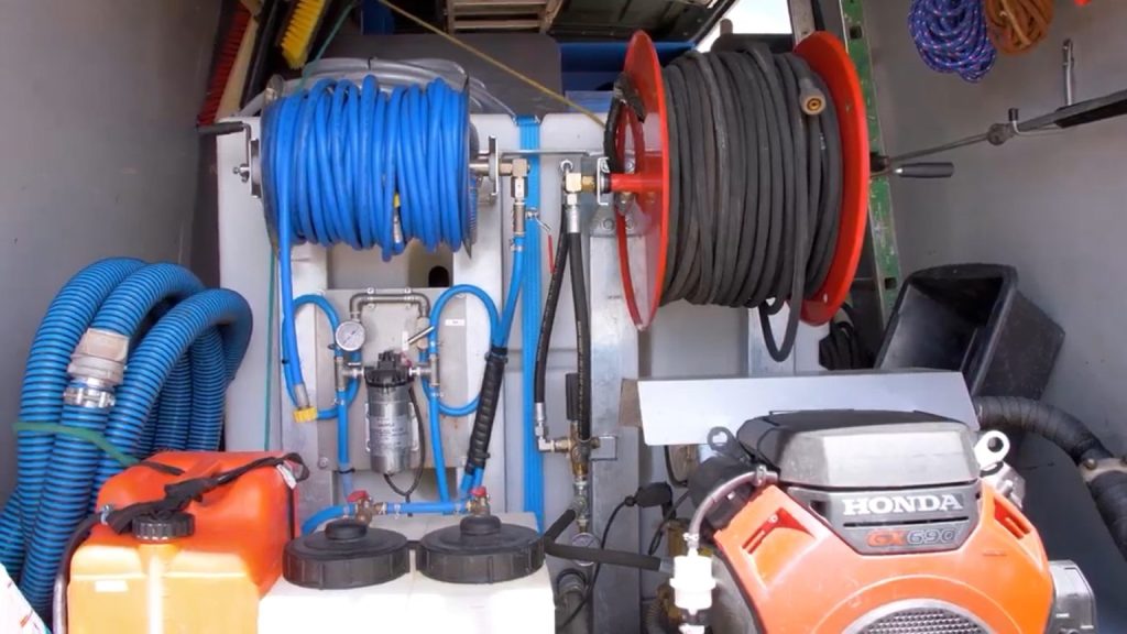 Tout le matériel disponible dans nos unités 4x4 lors des interventions de nettoyage et de désinfection des ouvrages et réseaux d'eau potable.